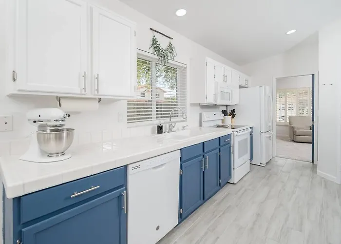 Sonoran Sunspot, Quiet Neighborhood, Sunroom Holiday home Glendale