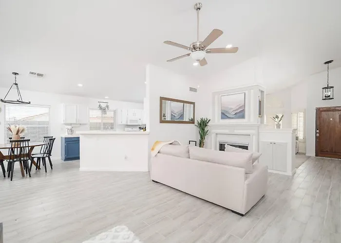 Sonoran Sunspot, Quiet Neighborhood, Sunroom Holiday home